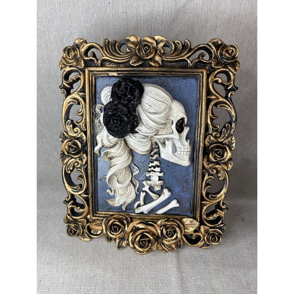 Halloween 3D Female Skeleton Victorian in Floral Gothic Frame Decor Skull Spooky - Picture 1 of 9